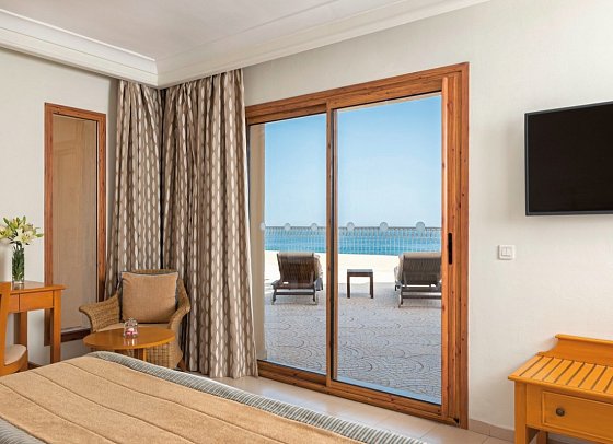 Mövenpick Resort & Marine Spa Sousse - Wohnbeispiel Juniorsuite Meerblick (Zimmercodierung JBM)