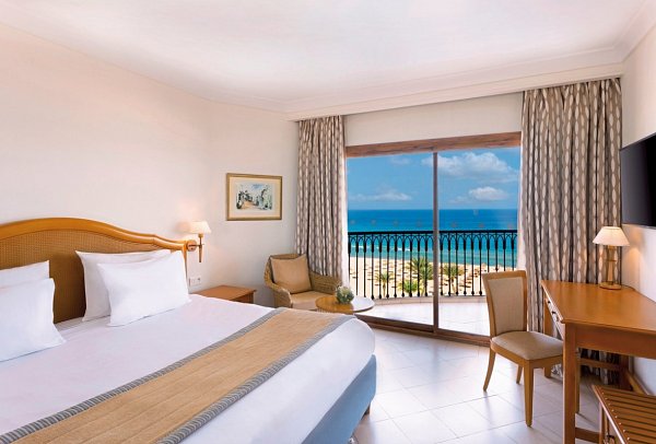 Mövenpick Resort & Marine Spa Sousse - Wohnbeispiel Juniorsuite Meerblick (Zimmercodierung JBM)