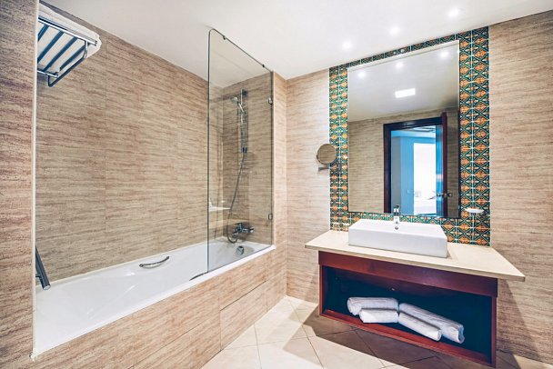 Iberostar Selection Royal El Mansour - Wohnbeispiel Bad (Zimmercodierungen DP2, DB3, D1M, DS2, DBC, D1C, DSM, DS3, DX1, DX2, FBM, FP1, FB1, FB2, F1M & FP2)