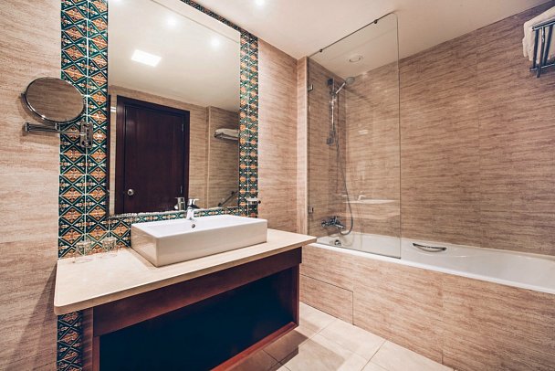 Iberostar Selection Royal El Mansour - Wohnbeispiel Bad (Zimmercodierungen DP2, DB3, D1M, DS2, DBC, D1C, DSM, DS3, DX1, DX2, FBM, FP1, FB1, FB2, F1M & FP2)