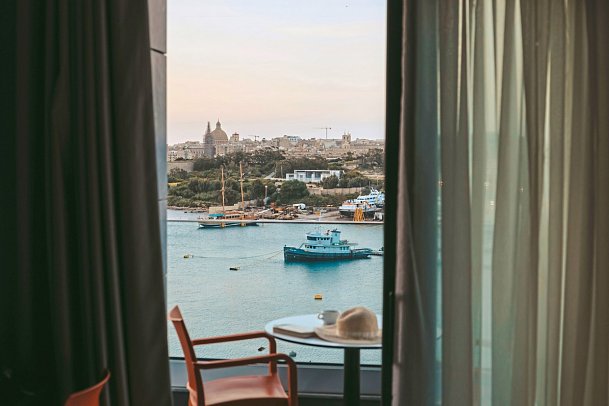 Hotel Verdi Gzira Promenade - Wohnbeispiel Doppelzimmer Deluxe Meerblick (Zimmercodierung DDM)