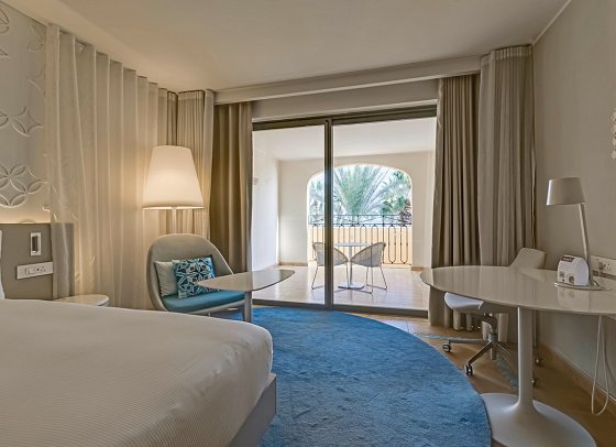 Hilton Malta - Wohnbeispiel Familienzimmer Gartenblick (Zimmercodierung FBG)