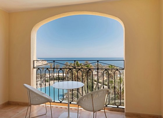 Hilton Malta - Wohnbeispiel Familienzimmer Meerblick (Zimmercodierung FBM)