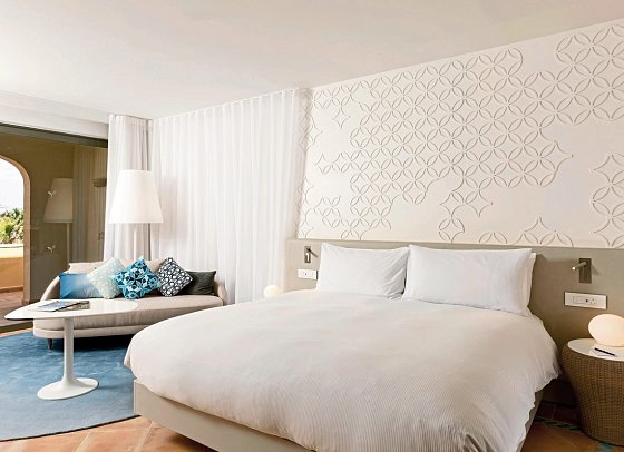 Hilton Malta - Wohnbeispiel Doppelzimmer King Deluxe Gartenblick (Zimmercodierung DBG)