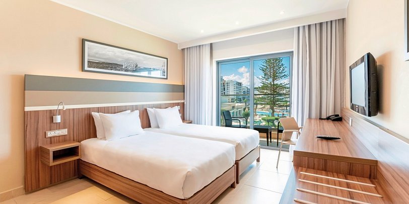 DoubleTree by Hilton Malta - Wohnbeispiel Doppelzimmer Twin Guest Room mit Meerblick (Zimmercodierung D3M)