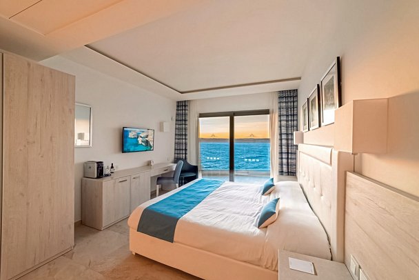 Ramla Bay Resort - Wohnbeispiel Doppelzimmer Deluxe Meerblick (Zimmercodierung DDM)