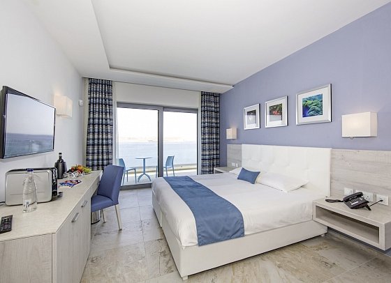 Ramla Bay Resort - Wohnbsp. Doppelzimmer Deluxe Meerblick (Zimmercodierung DDM)