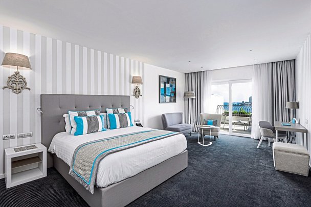 Boutique Hotel Juliani - Wohnbeispiel Junior Suite Meerblick (Zimmercodierung J1M)