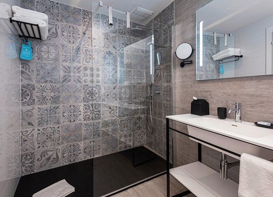 Boutique Hotel Juliani - Badbeispiel (Zimmercodierungen DB1, DDM & J1M)