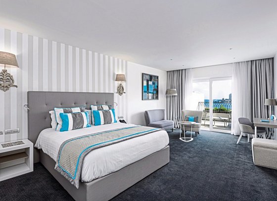 Boutique Hotel Juliani - Wohnbeispiel Junior Suite Meerblick (Zimmercodierung J1M)