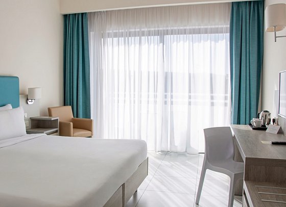 Riviera Spa Resort - Adults Only - Wohnbeispiel Doppelzimmer seitl. Meerblick (Zimmercodierung DBN)