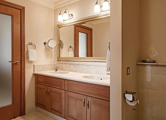 Radisson Blu Resort & Spa Golden Sands - Badbeispiel Suite (Zimmercodierungen WBL & WBM)