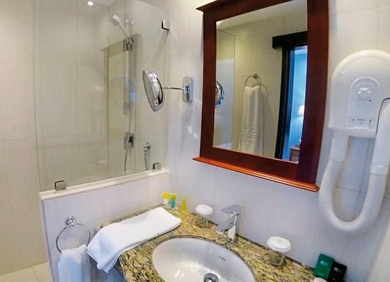 Grand Hotel Gozo - Badbeispiel Doppelzimmer (Zimmercodierung DB1)