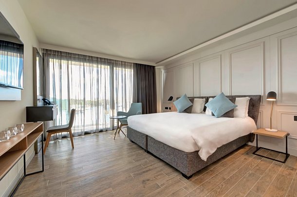 Land´s End Boutique Hotel - Wohnbeispiel Doppelzimmer Meerblick Lush (Zimmercodierung D1M)