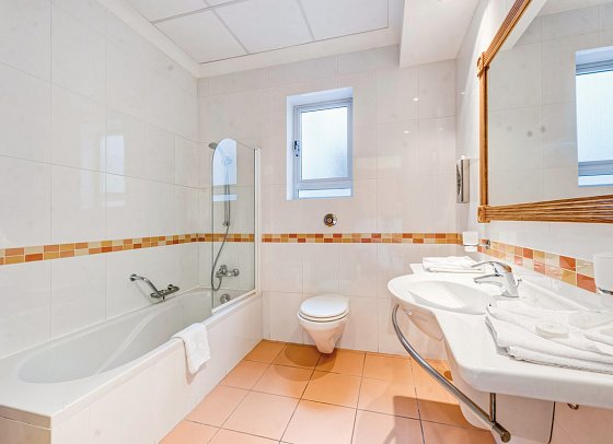 Paradise Bay Resort - Badbeispiel Doppelzimmer (Zimmercodierungen DB2 & DBM)