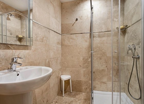 Plaza Regency Hotel - Badbeispiel (Zimmercodierungen DBL, DBM, DP1 & DSM)