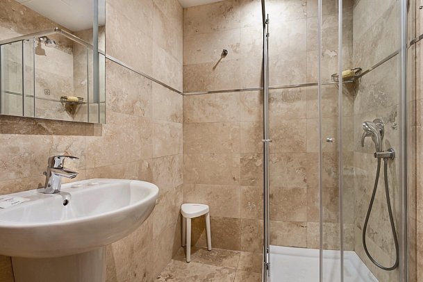 Plaza Regency Hotels - Badbeispiel (Zimmercodierungen DBL, DBM, DP1 & DSM)