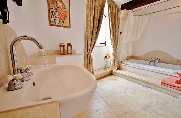 Chapel 5 Boutique Suites - Badbeispiel Suite (Zimmercodierung WB1)