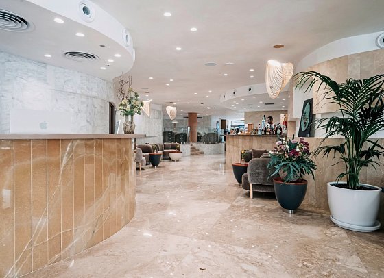 Reef Hotel & Spa