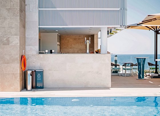 Reef Hotel & Spa