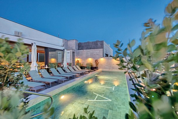 VITA Hotel & Rooftop