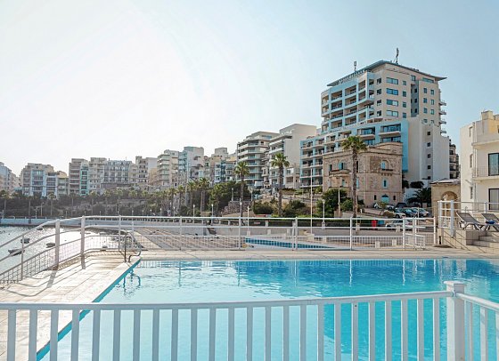 Gillieru Harbour Hotel