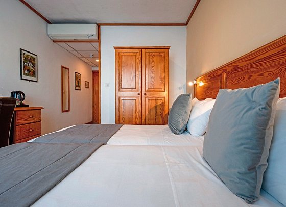 Gillieru Harbour Hotel