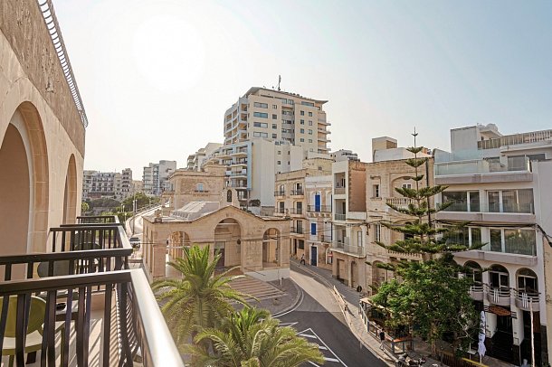 Gillieru Harbour Hotel