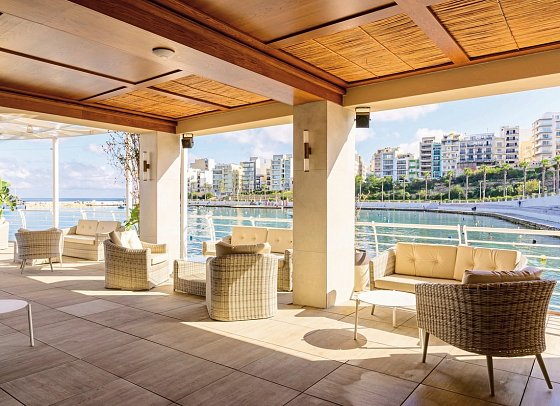 Gillieru Harbour Hotel