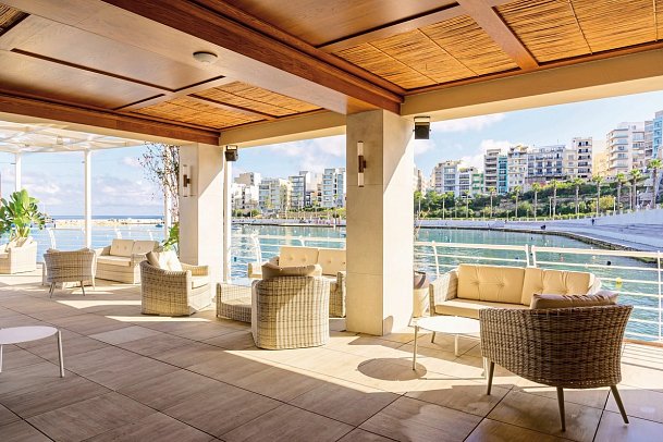 Gillieru Harbour Hotel