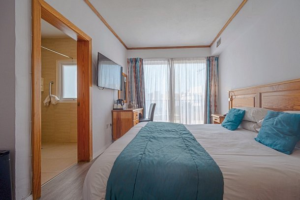 Gillieru Harbour Hotel