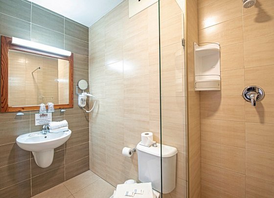 Gillieru Harbour Hotel
