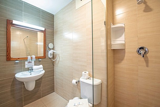 Gillieru Harbour Hotel