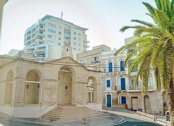 Gillieru Harbour Hotel