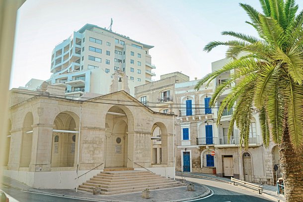 Gillieru Harbour Hotel