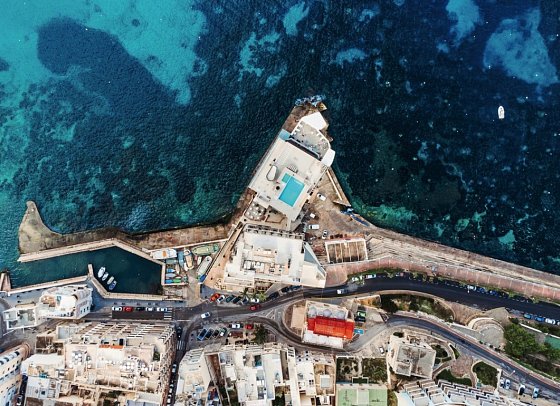 Gillieru Harbour Hotel