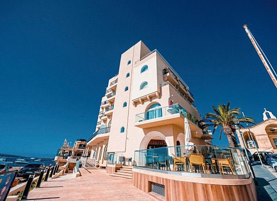 Gillieru Harbour Hotel