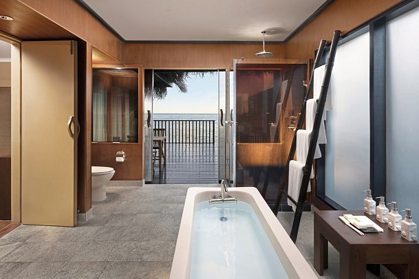 ADAARAN Select Hudhuranfushi - Beispiel Bad Sunset Ocean Villa (Zimmercodierungen VX2 & VV3)