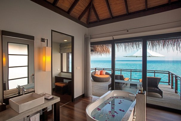 Niva Velassaru Maldives - Beispiel Bad Water Villa (Zimmercodierungen VX1 & VX2)
