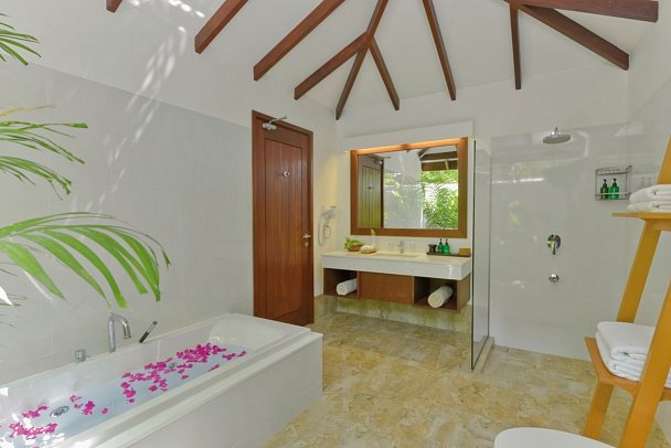 Summer Island Maldives - Beispiel Bad Premium Beach Villa (Zimmercodierung VB1)
