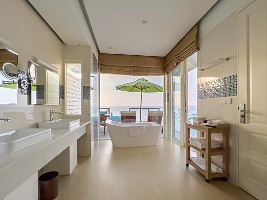Siyam World Maldives - Beispiel Bad Ocean Villa with Pool & Slide (Zimmercodierungen VOI & VV4)