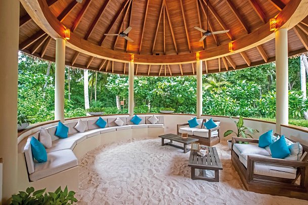 Reethi Faru Resort