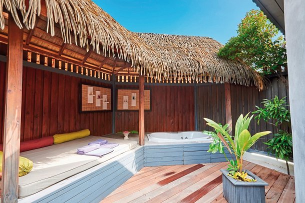 Kuredu Island Resort & Spa - Wohnbeispiel Jacuzzi Beach Villa (Zimmercodierung VB3)