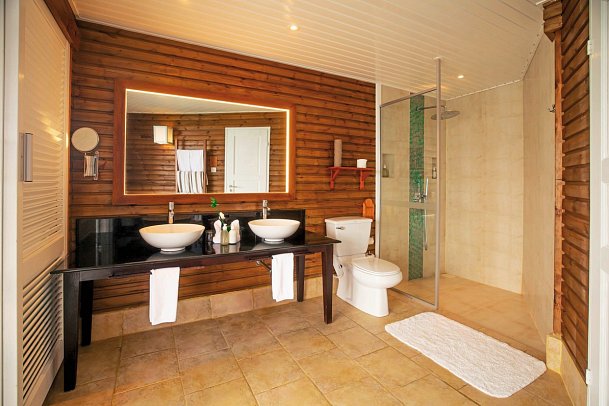 Kuredu Island Resort & Spa - Beispiel Bad Sangu Water Villa (Zimmercodierung VX1)