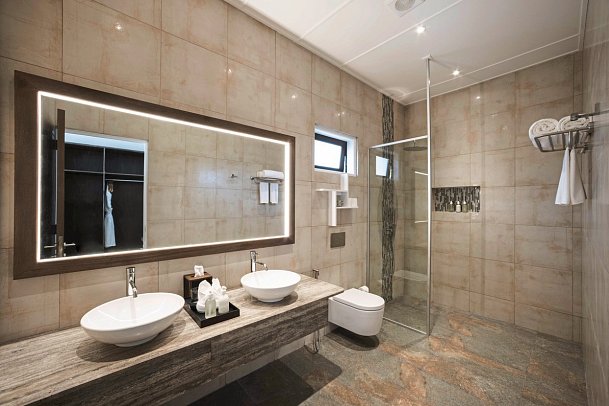 Kuredu Island Resort & Spa - Beispiel Bad Two Bedroom Beach Villa (Zimmercodierung FB1)