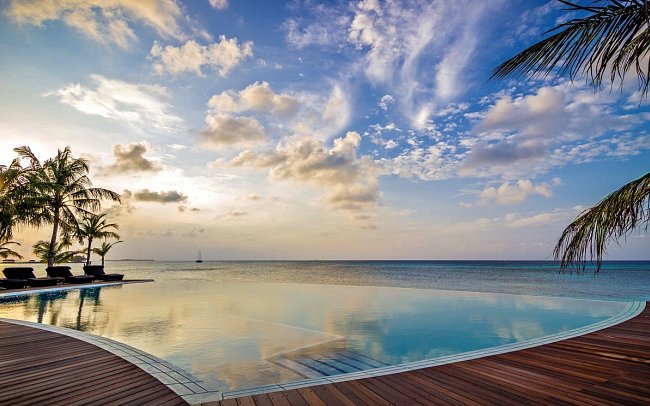 Kuredu Island Resort & Spa - Sangu Infinity-Pool