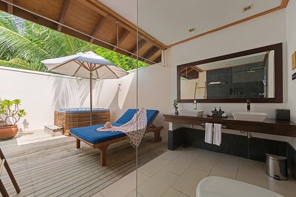 Vilamendhoo Island Resort & Spa - Wohnbeispiel Jacuzzi Beach Villa (Zimmercodierung VB3)