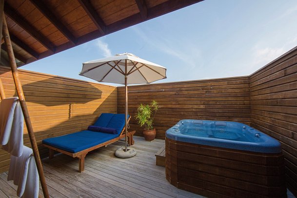 Vilamendhoo Island Resort & Spa - Wohnbeispiel Jacuzzi Water Villa (Zimmercodierung VX1)