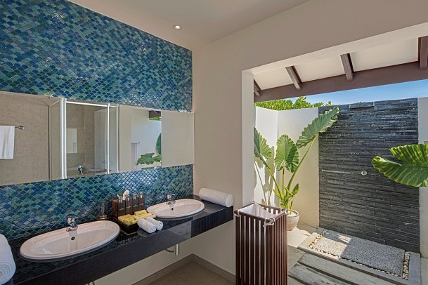 ADAARAN Select Meedhupparu - Beispiel Bad Sunset Deluxe Beach Villa (Zimmercodierungen VB6 & VV1)