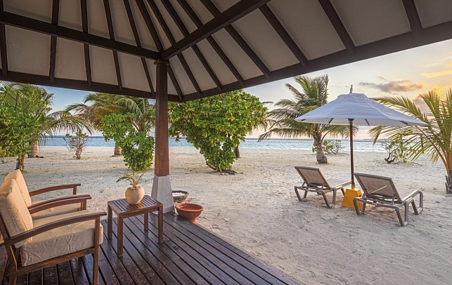ADAARAN Select Meedhupparu - Wohnbeispiel Sunset Deluxe Beach Villa (Zimmercodierungen VB6 & VB1)